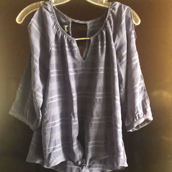 Hollister and By By Top cold shoulder extra small XS - Picture 10 of 13